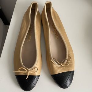Authentic Classic Vintage Chanel Ballerinas with Quilted Cap Toe (Size 38.5 EUR)